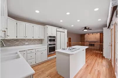 4452 Burgundy Place, Lisle, IL 60532 - Photo 5