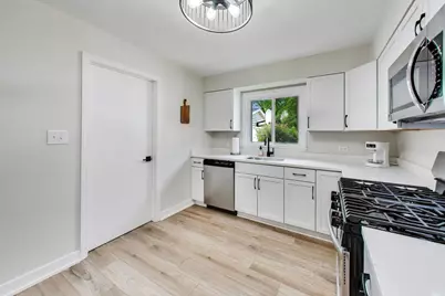 321 N Fairview Avenue, Mount Prospect, IL 60056 - Photo 11