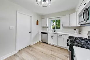321 N Fairview Ave, Mount Prospect, IL 60056 - Photo 11