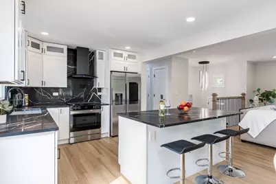 9132 Lincolnwood Drive, Evanston, IL 60203 - Photo 9
