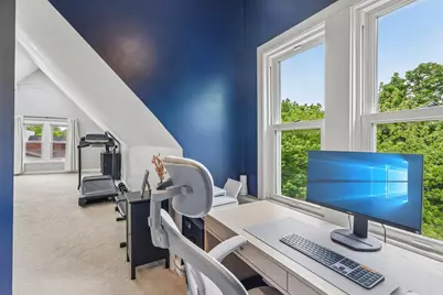 2105 W Barry Avenue #2, Chicago, IL 60618 - Photo 11