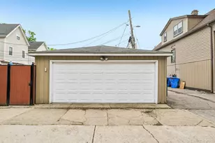 2105 W Barry Ave, Chicago, IL 60618 - Photo 27