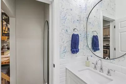 2105 W Barry Avenue #2, Chicago, IL 60618 - Photo 15