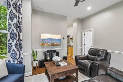 2105 W Barry Avenue #2, Chicago, IL 60618 - Photo 3