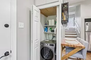 2105 W Barry Ave, Chicago, IL 60618 - Photo 9