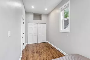 2105 W Barry Ave, Chicago, IL 60618 - Photo 17