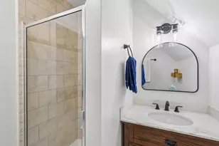 2105 W Barry Ave, Chicago, IL 60618 - Photo 13