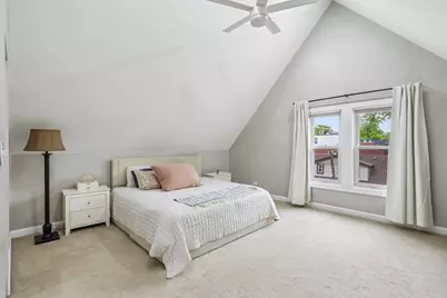 2105 W Barry Avenue #2, Chicago, IL 60618 - Photo 19