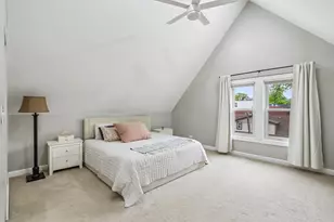 2105 W Barry Ave, Chicago, IL 60618 - Photo 19