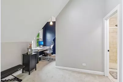 2105 W Barry Avenue #2, Chicago, IL 60618 - Photo 21