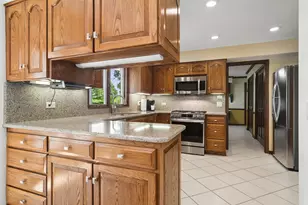 135 Hillcrest Ct, Barrington, IL 60010 - Photo 11