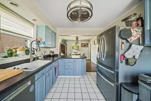 2961 W 97th St, Evergreen Park, IL 60805 - Photo 5
