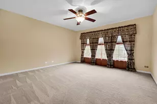 1575 McClellan Dr, Lindenhurst, IL 60046 - Photo 41