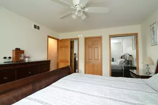 985 Idaho St, Carol Stream, IL 60188 - Photo 11