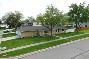 985 Idaho St, Carol Stream, IL 60188 - Photo 1