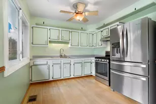 828 Tamms Ln, Bolingbrook, IL 60440 - Photo 7