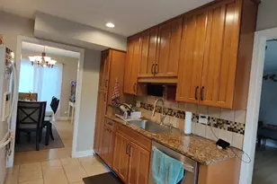 223 Willow Ln, Bloomingdale, IL 60108 - Photo 5