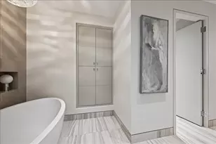 180 E Pearson St, Chicago, IL 60611 - Photo 19