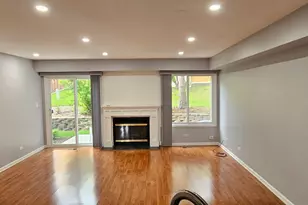 988 Butter Creek Ct, Hoffman Estates, IL 60169 - Photo 3