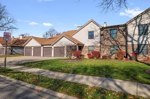 876 Stradford Cir, Buffalo Grove, IL 60089 - Photo 1