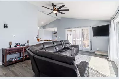 28576 N Parkview Drive, Island Lake, IL 60042 - Photo 3