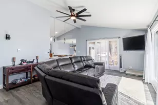 28576 N Parkview Dr, Island Lake, IL 60042 - Photo 3