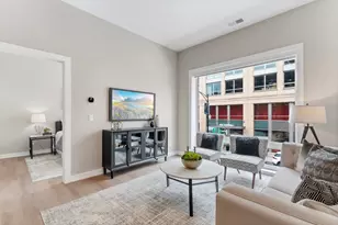3217 N Clark St, Chicago, IL 60657 - Photo 5