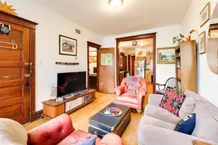 3243 N Hoyne Ave, Chicago, IL 60618 - Photo 3