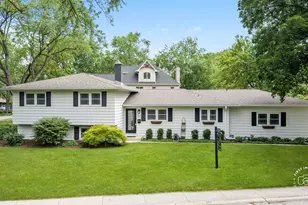 325 Hemlock Ln, Naperville, IL 60540 - Photo 1