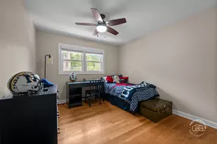 325 Hemlock Ln, Naperville, IL 60540 - Photo 17