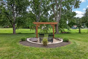 1402 Maplewood Dr, Normal, IL 61761 - Photo 57