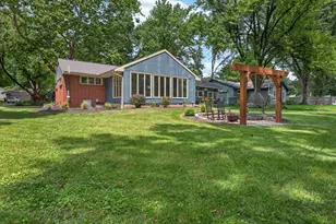 1402 Maplewood Dr, Normal, IL 61761 - Photo 53