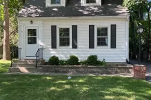 317 McKee St, Batavia, IL 60510 - Photo 1