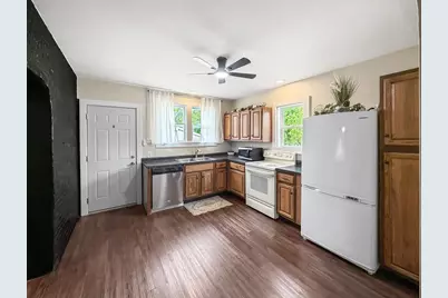 922 E Shawnee Street, Freeport, IL 61032 - Photo 5