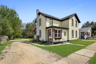 922 E Shawnee St, Freeport, IL 61032 - Photo 3