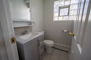 6911 N Ridge Blvd, Chicago, IL 60645 - Photo 11
