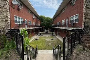 6911 N Ridge Blvd, Chicago, IL 60645 - Photo 1