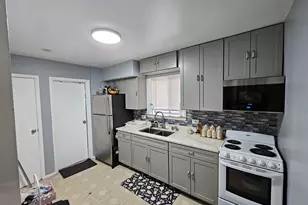 6911 N Ridge Blvd, Chicago, IL 60645 - Photo 17
