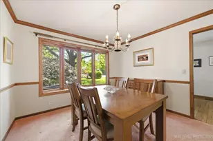 1628 Country Squire Dr, Geneva, IL 60134 - Photo 9
