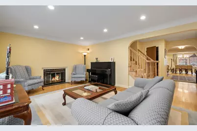 2709 W Sherwin Avenue, Chicago, IL 60645 - Photo 3
