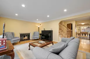 2709 W Sherwin Ave, Chicago, IL 60645 - Photo 3