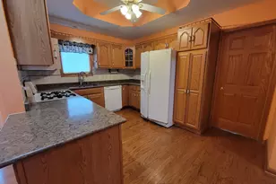 312 Kain St, Ottawa, IL 61350 - Photo 3