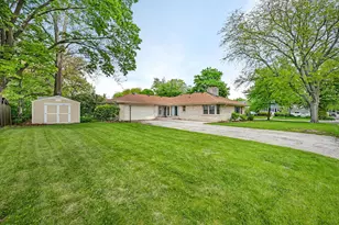 627 E Main St, Morris, IL 60450 - Photo 27