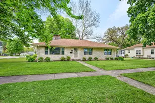 627 E Main St, Morris, IL 60450 - Photo 1