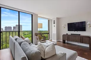 345 W Fullerton Pkwy, Chicago, IL 60614 - Photo 3