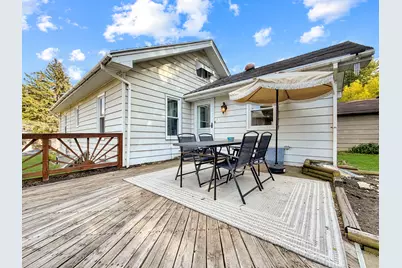 1258 S Blackhawk Avenue, Freeport, IL 61032 - Photo 3