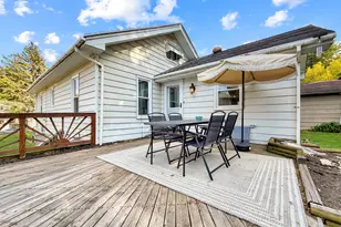 1258 S Blackhawk Ave, Freeport, IL 61032 - Photo 3