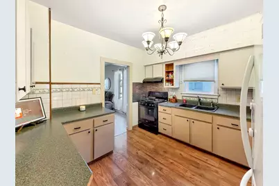 1258 S Blackhawk Avenue, Freeport, IL 61032 - Photo 9