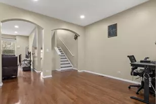 508 Grosvenor Ln, Aurora, IL 60504 - Photo 9