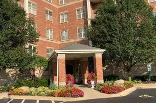 101 Pointe Dr, Northbrook, IL 60062 - Photo 3